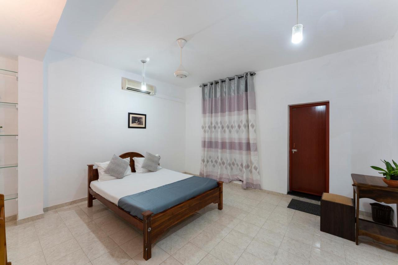 Gentz Residency & Restaurant Hotel Colombo Exterior photo